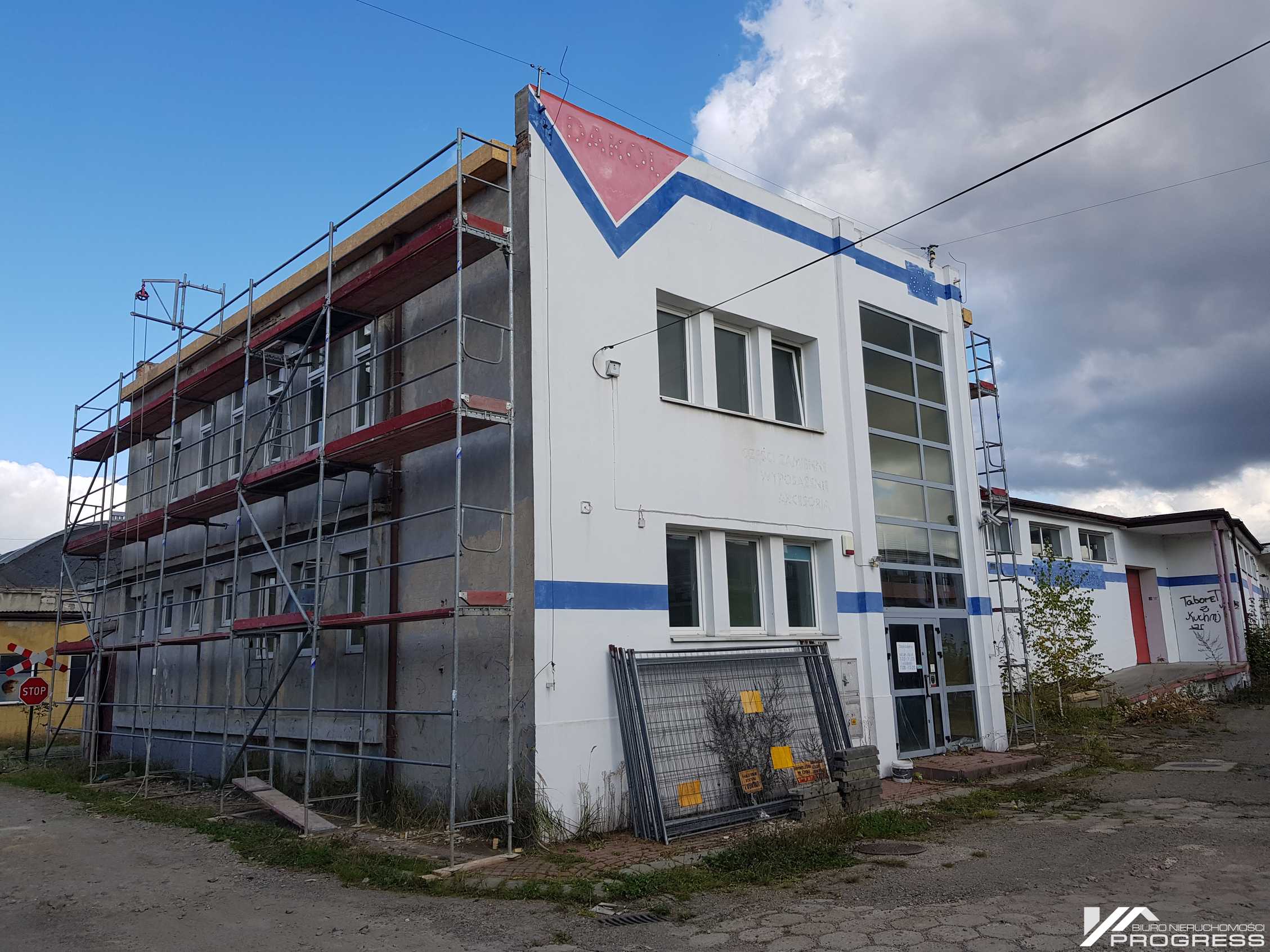 Budynek handlowo-usługowo-magazynowy 1546m2, biura 102m2. KROSNO.