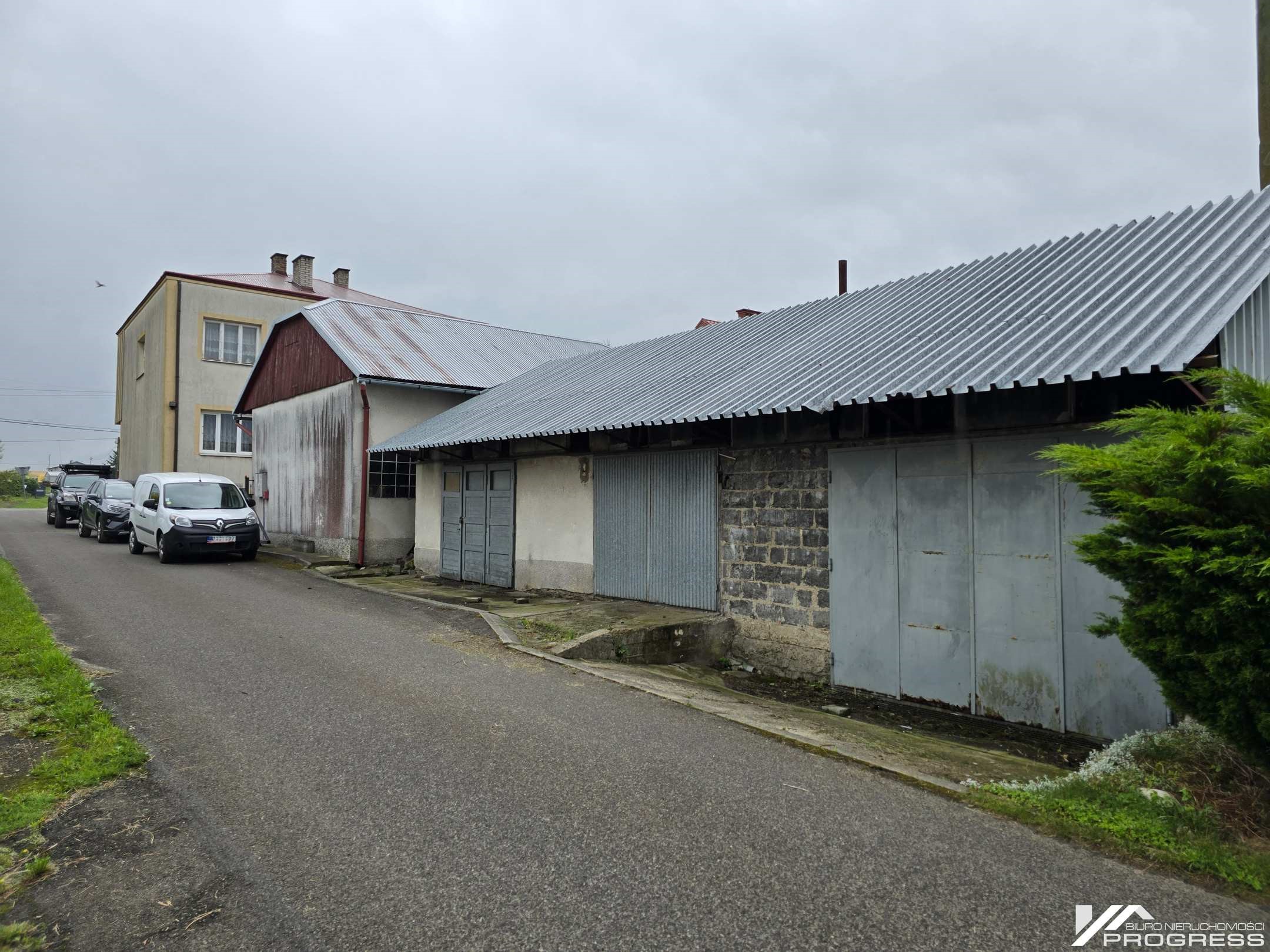 Dobra cena! Dom i budynki do działalności gospdarczej – Dobieszyn /k. Krosna/.