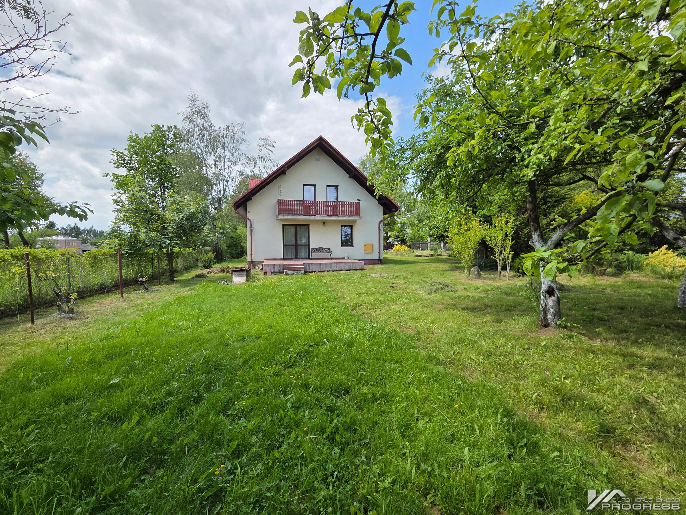 Komfortowy dom z poddaszem i ogrodem – Odrzykoń k. Krosna