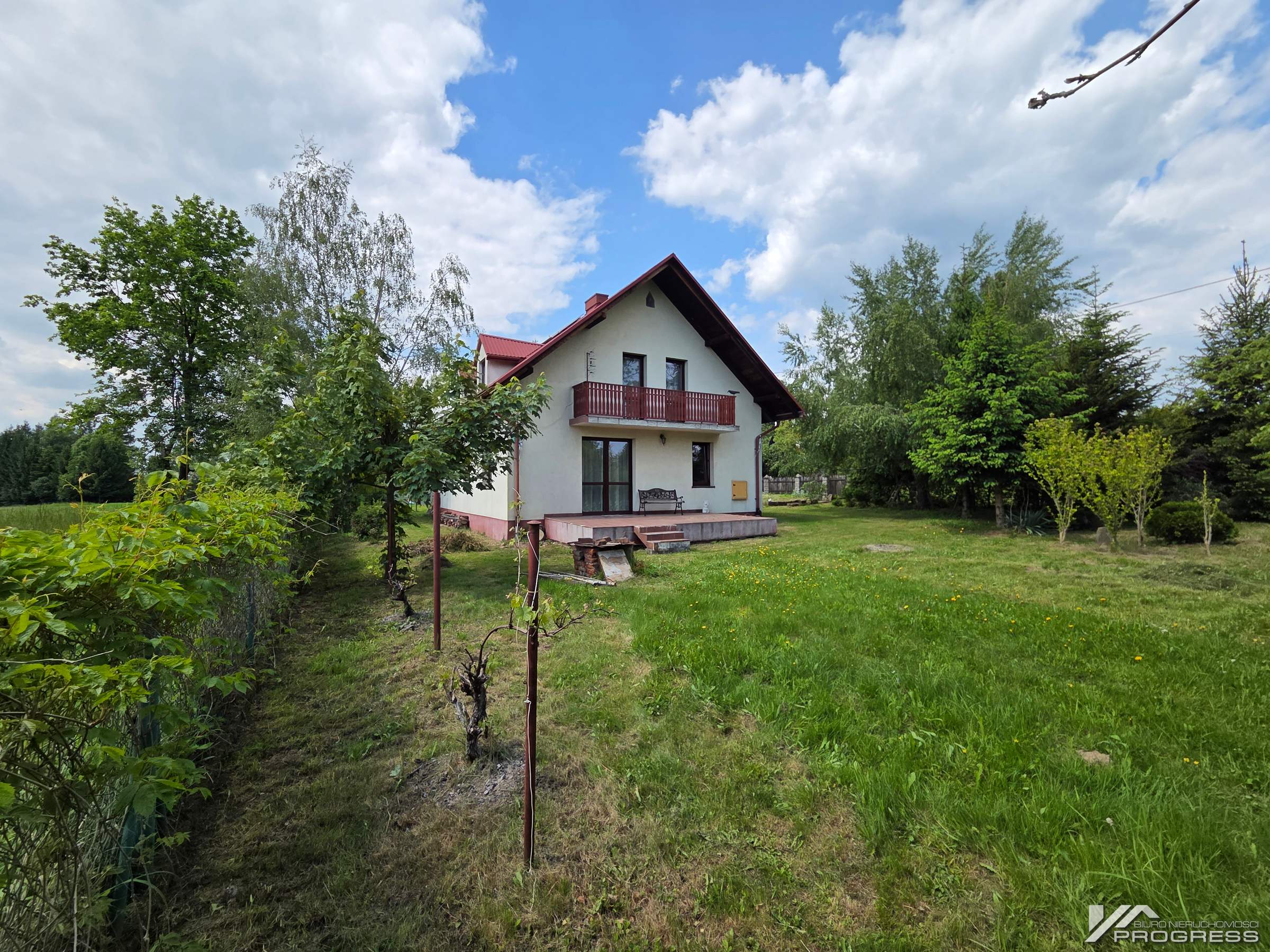Komfortowy dom z poddaszem i ogrodem – Odrzykoń k. Krosna