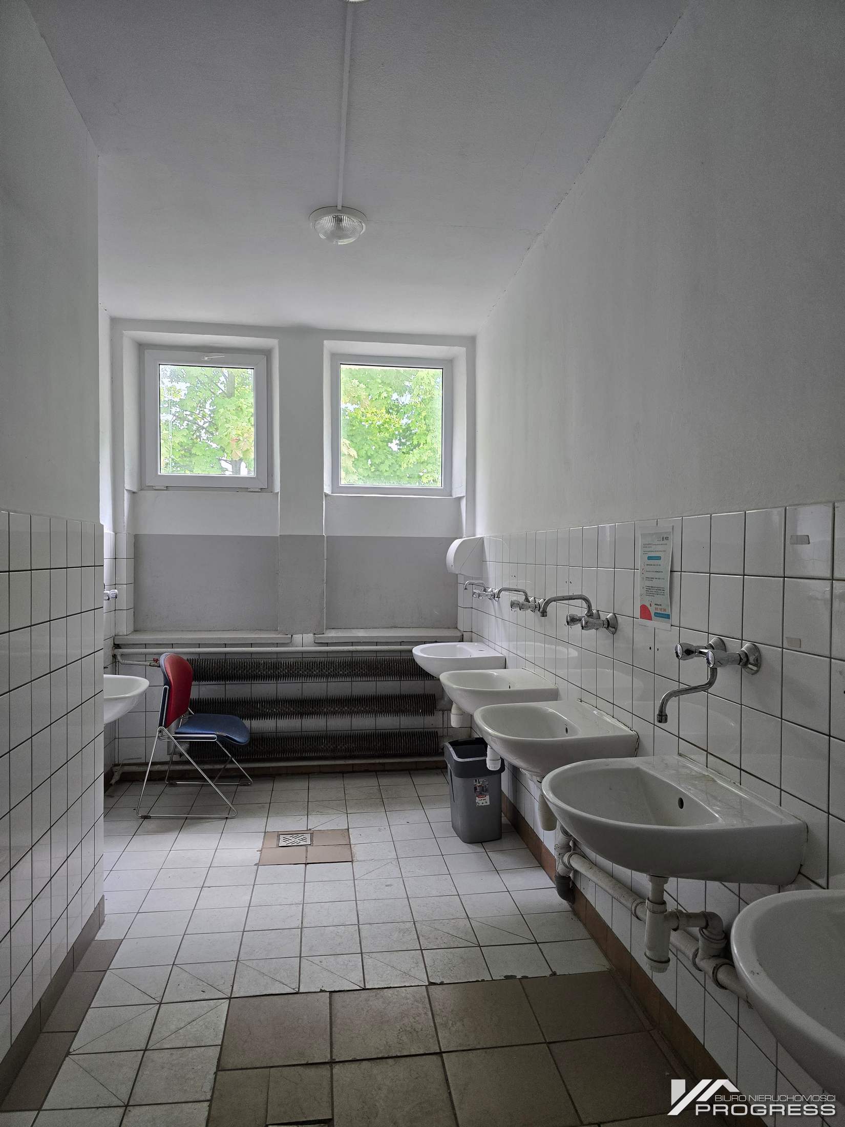 Hale produkcyjno – magazynowe, powierzchnie od 260m2 – 1140m2. KROSNO.