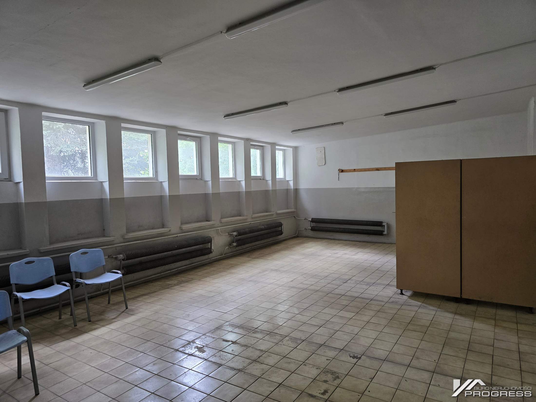 Hale produkcyjno – magazynowe, powierzchnie od 260m2 – 1140m2. KROSNO.