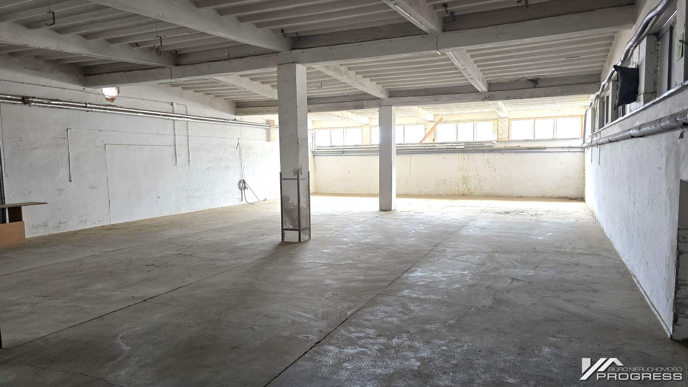 Hale produkcyjno – magazynowe, powierzchnie od 260m2 – 1140m2. KROSNO.