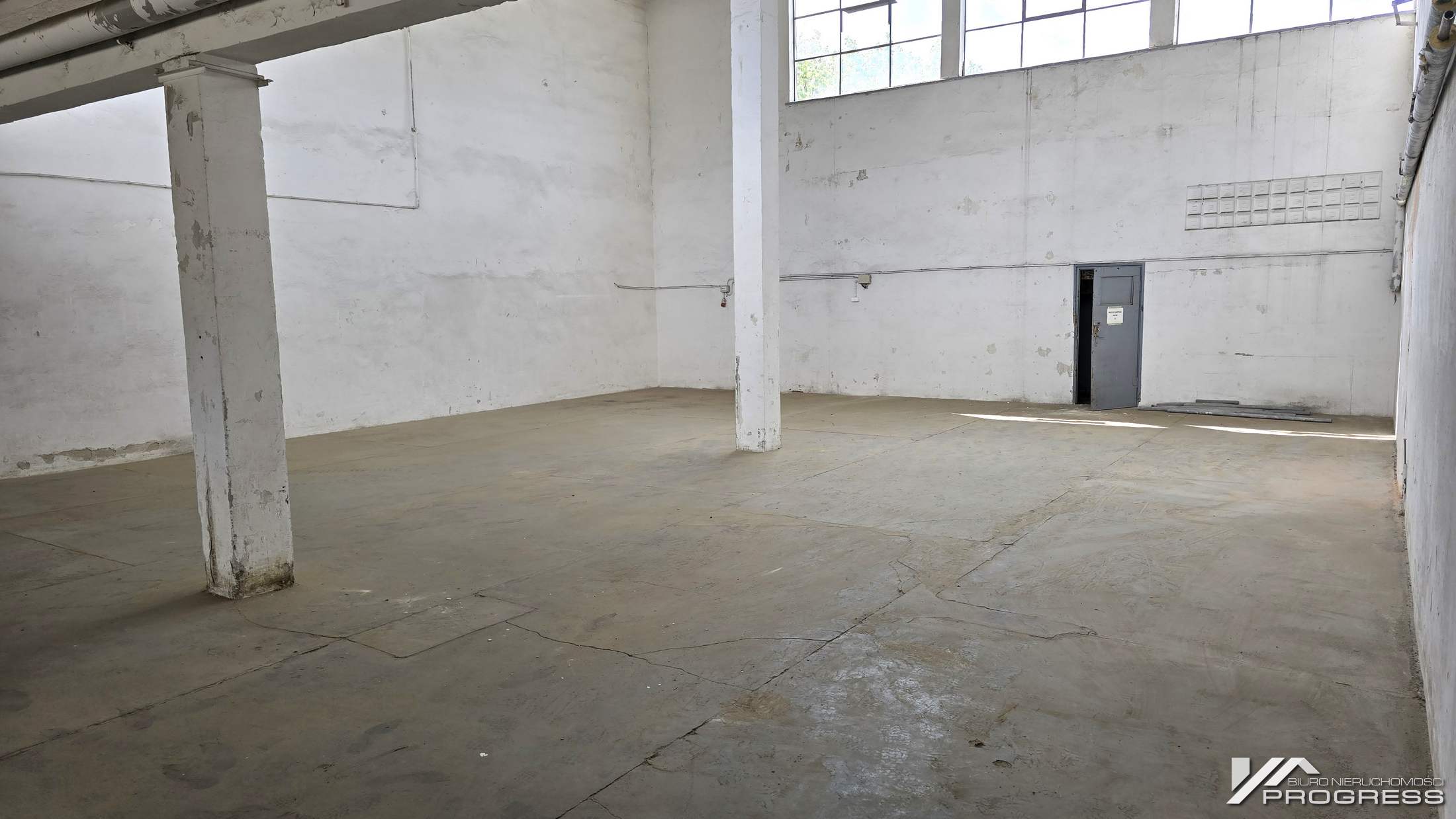 Hale produkcyjno – magazynowe, powierzchnie od 260m2 – 1140m2. KROSNO.