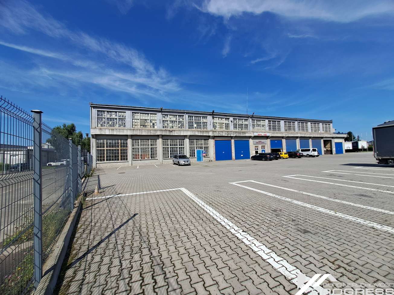 Hala usługowo magazynowa 476m2, 6 miejsc parkingowych dla sam. ciężarowych – KROSNO/ centrum/.