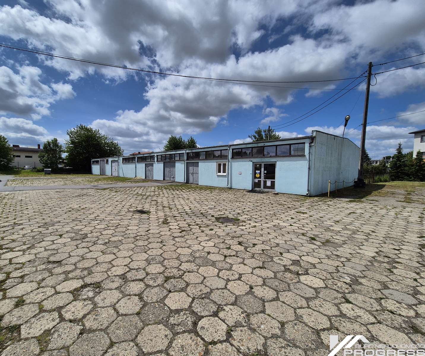 Budynek magazynowo usługowo handlowy 325m2 – KROSNO