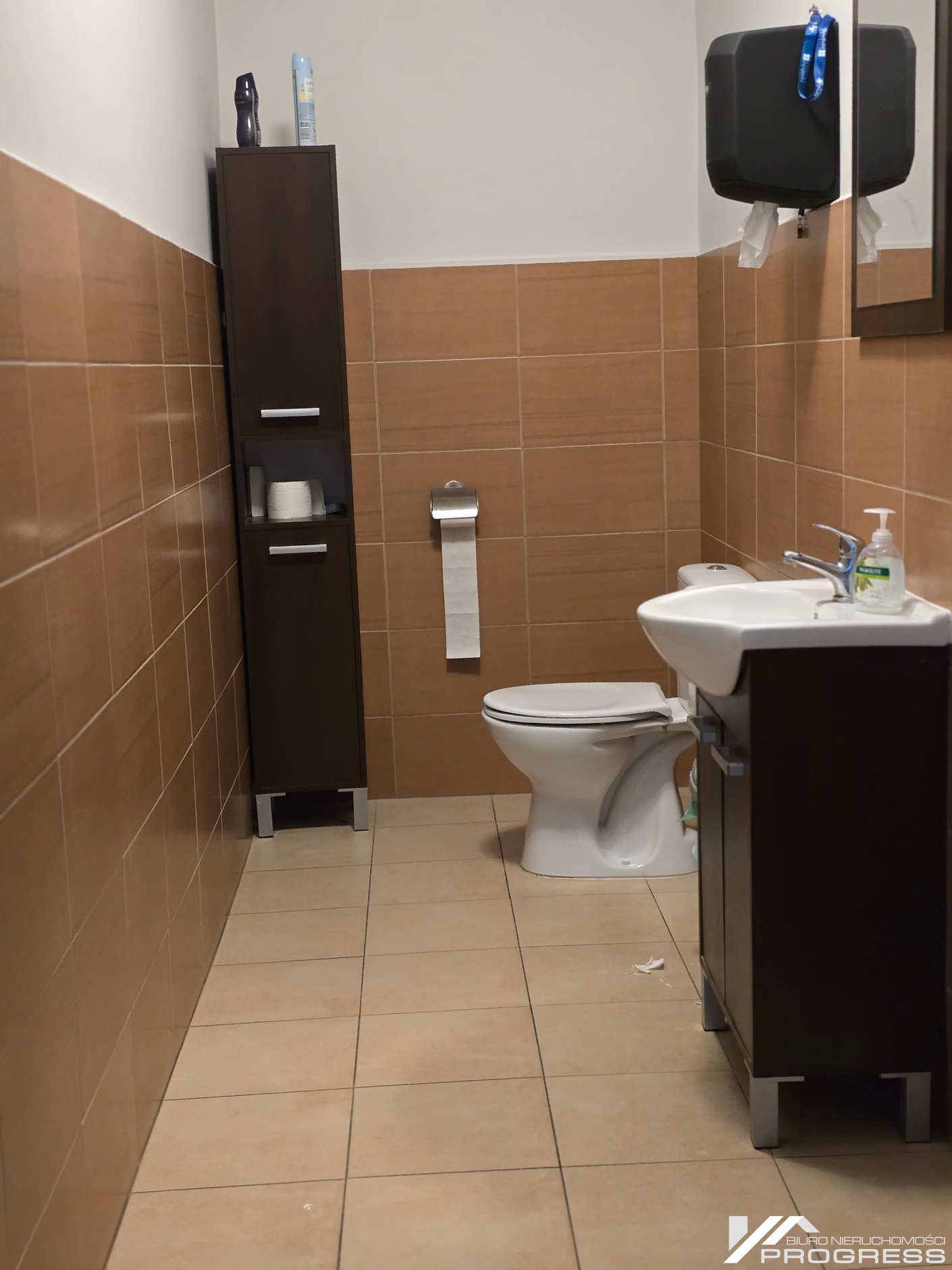 Do wynajęcia lokale w budynku biurowo – usługowym 400m2/ KROSNO/centrum/