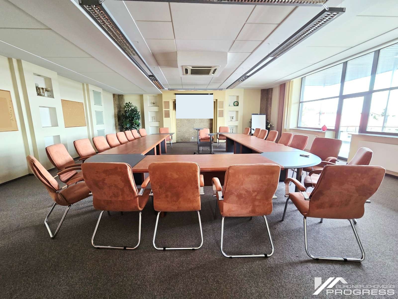 Biuro z salą szkoleniowo-konferencyjną i zapleczem socjalnym, wysoki standard 110m2 - KROSNO /centrum/.