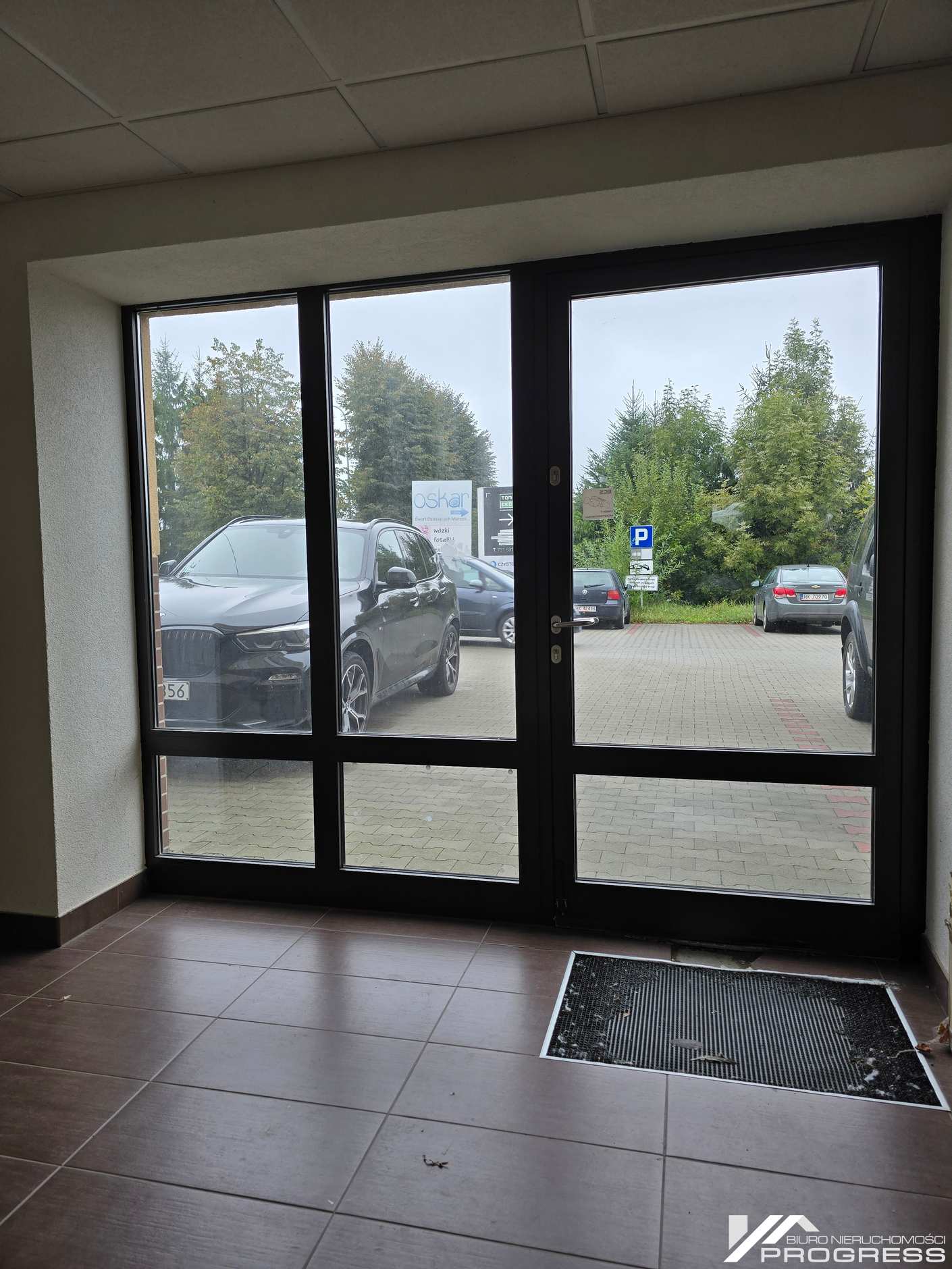 Do wynajęcia lokale w budynku biurowo – usługowym 400m2/ KROSNO/centrum/