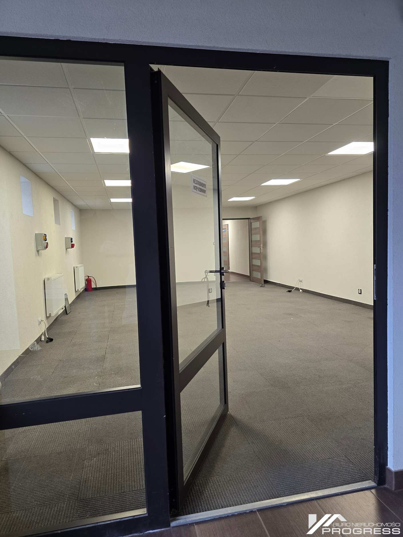 Do wynajęcia lokale w budynku biurowo – usługowym 400m2/ KROSNO/centrum/