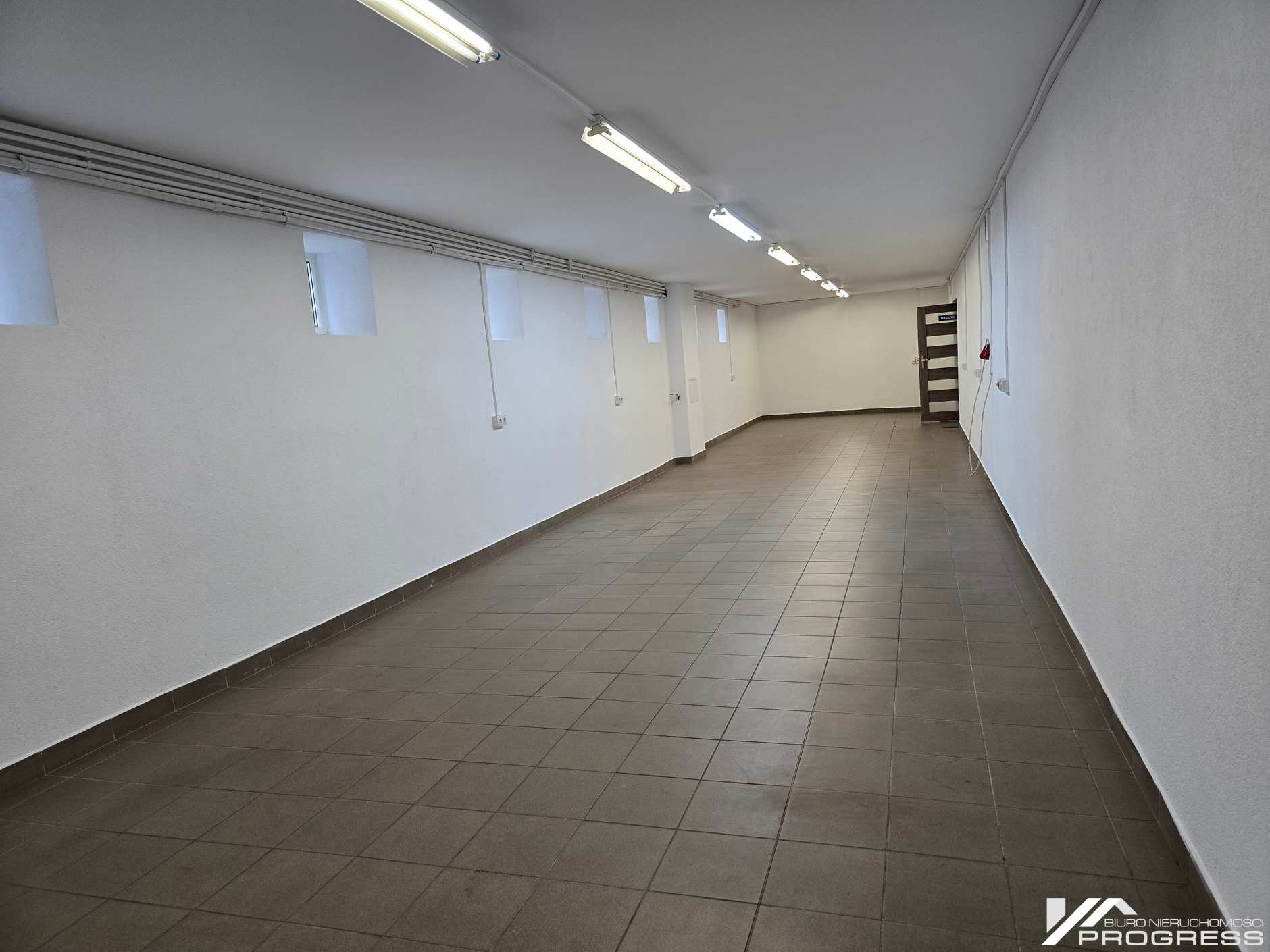 Do wynajęcia lokale w budynku biurowo – usługowym 400m2/ KROSNO/centrum/