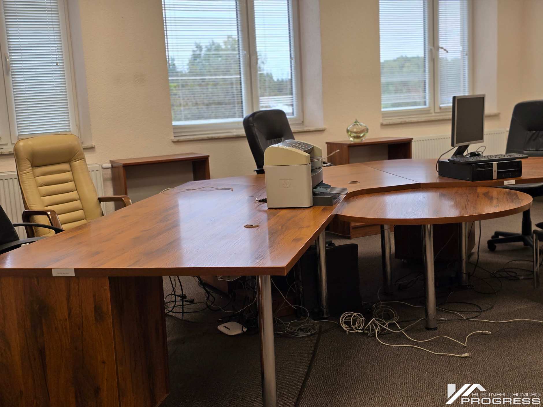 Do wynajęcia lokale w budynku biurowo – usługowym 400m2/ KROSNO/centrum/