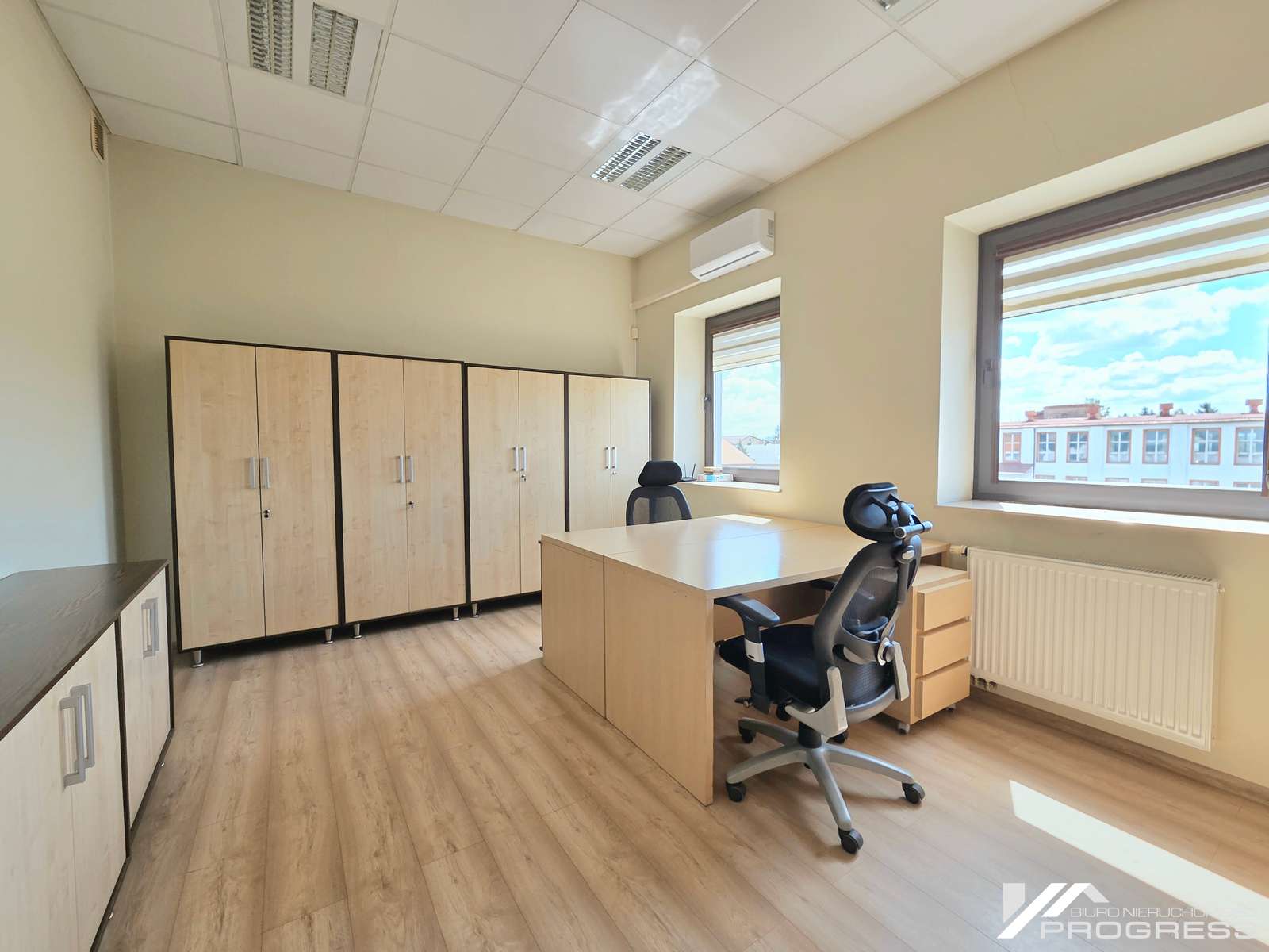 Biuro z salą szkoleniowo-konferencyjną i zapleczem socjalnym, wysoki standard 110m2 – KROSNO /centrum/.