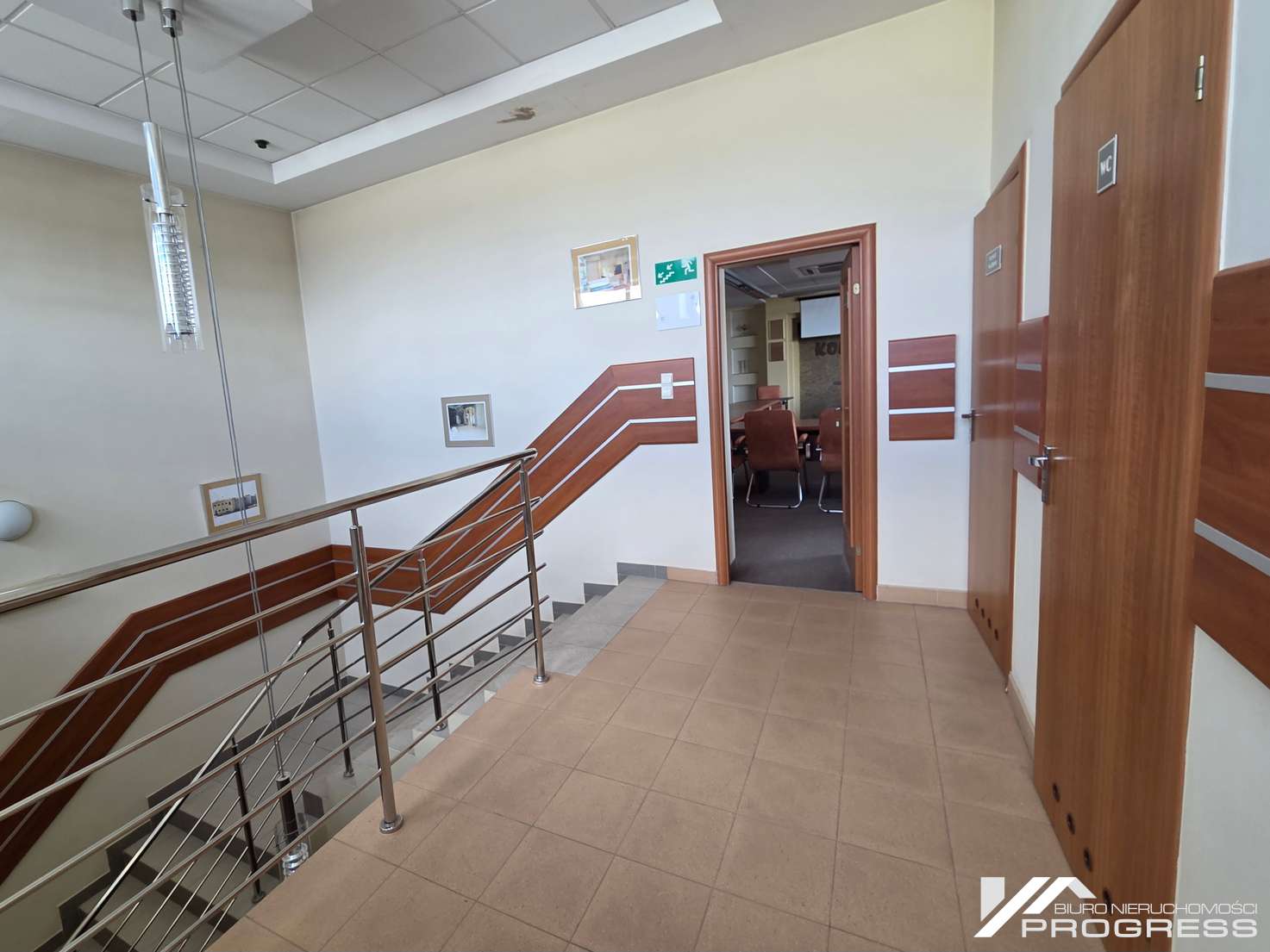 Biuro z salą szkoleniowo-konferencyjną i zapleczem socjalnym, wysoki standard 110m2 – KROSNO /centrum/.