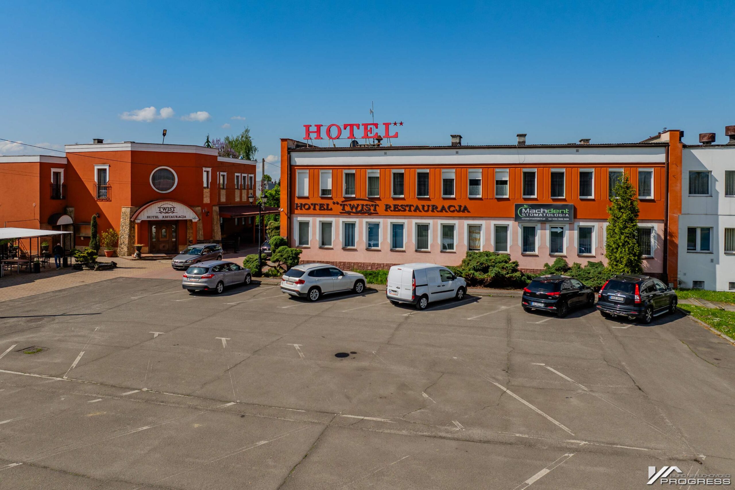 Hotel z restauracją, sale bankietowe – KROSNO /centrum/.