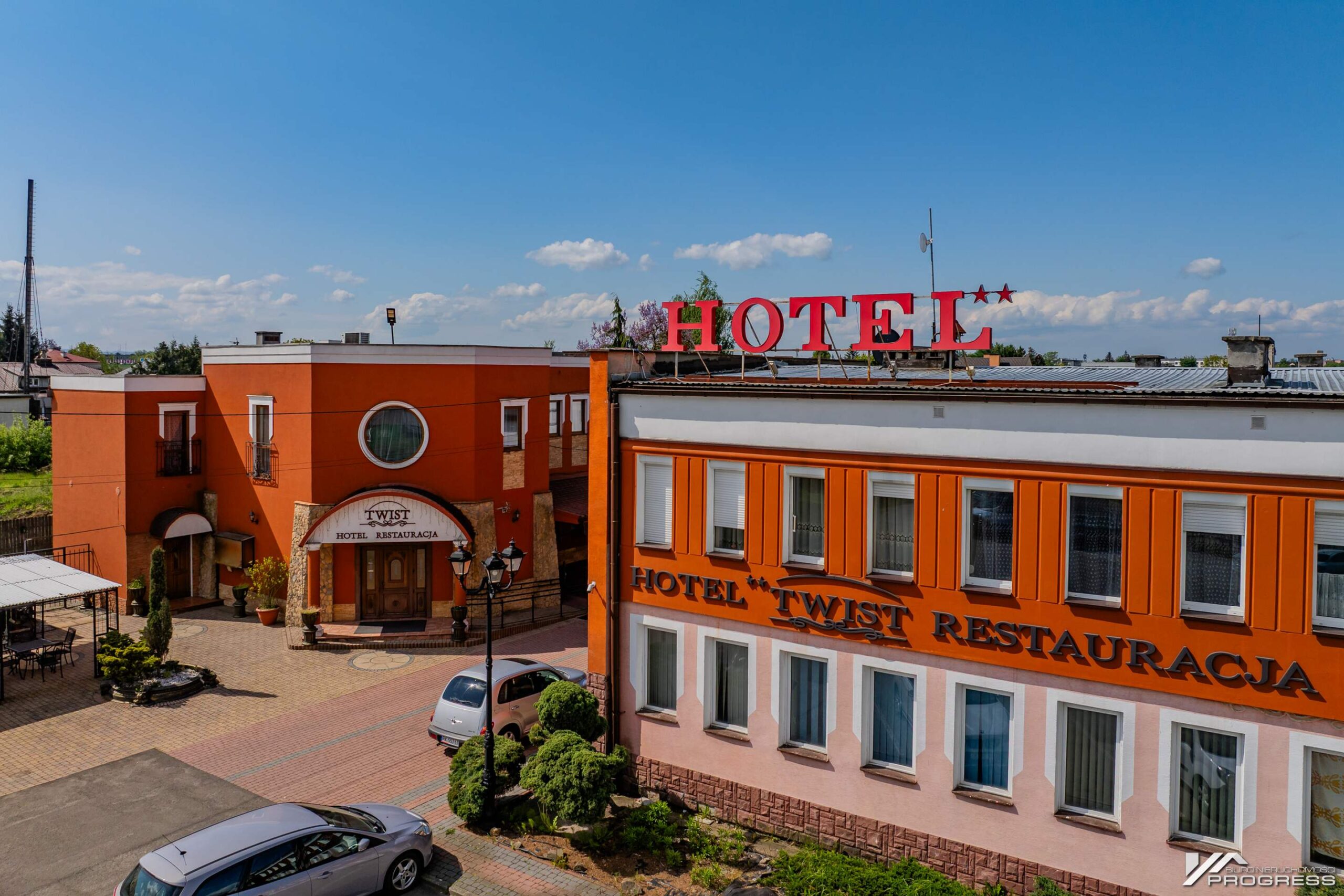 Hotel z restauracją, sale bankietowe – KROSNO /centrum/.