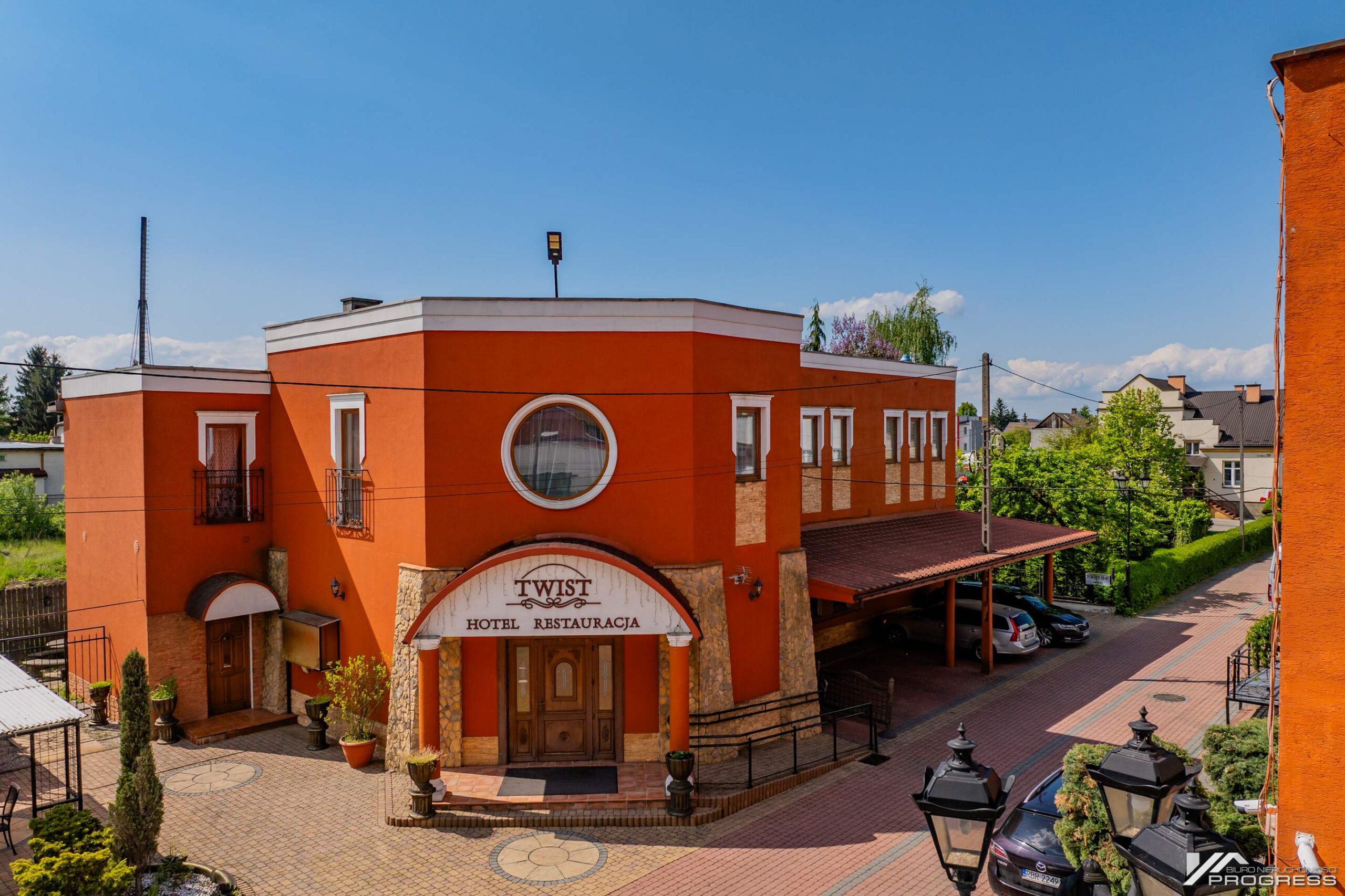 Hotel z restauracją, sale bankietowe – KROSNO /centrum/.