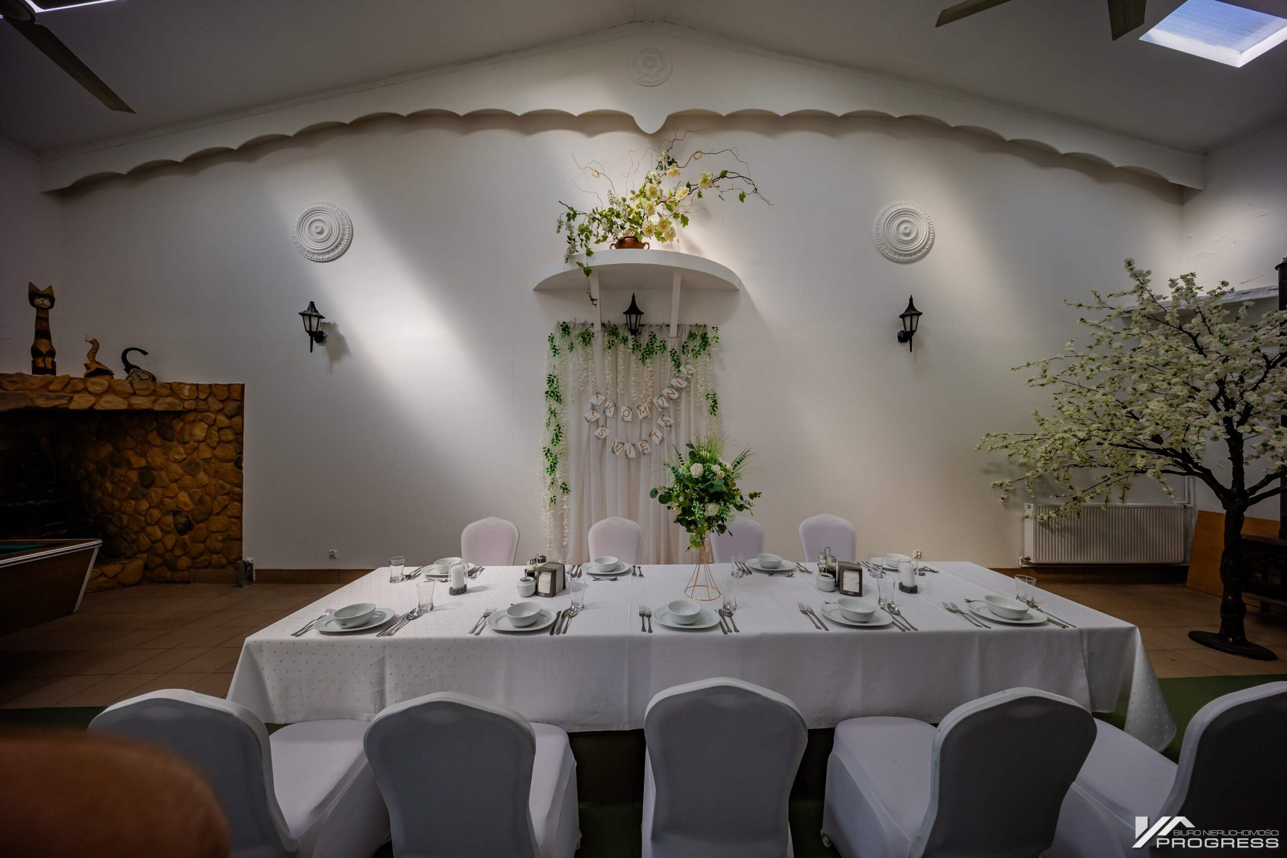 Hotel z restauracją, sale bankietowe – KROSNO /centrum/.