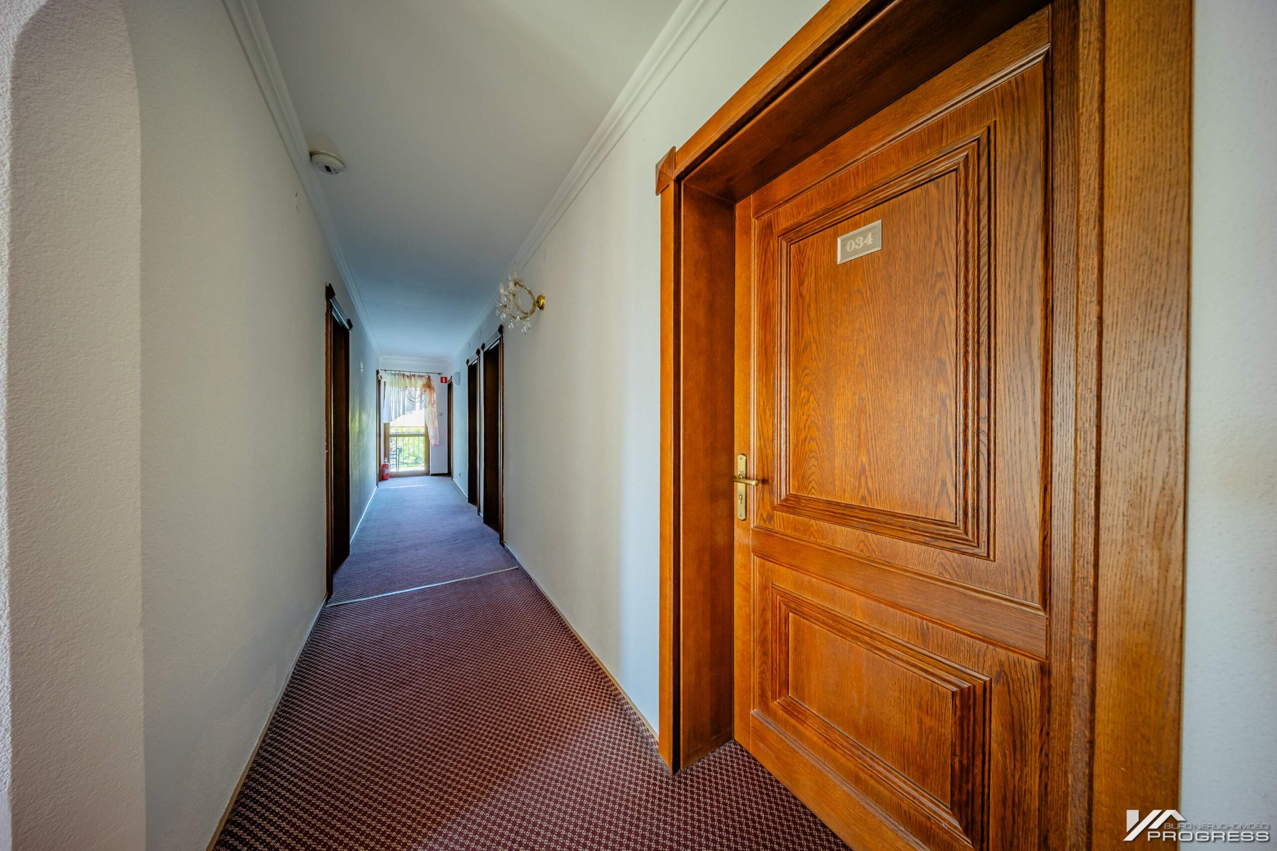 Hotel z restauracją, sale bankietowe – KROSNO /centrum/.