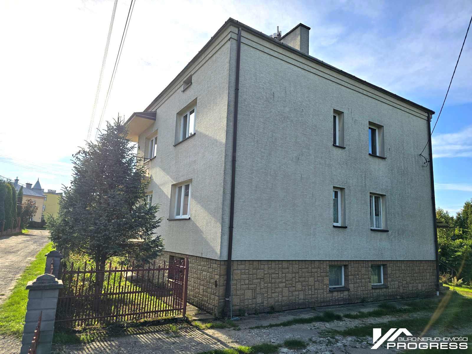Mieszkanie 76m2, działka 4,79a – KROSNO /centrum/.