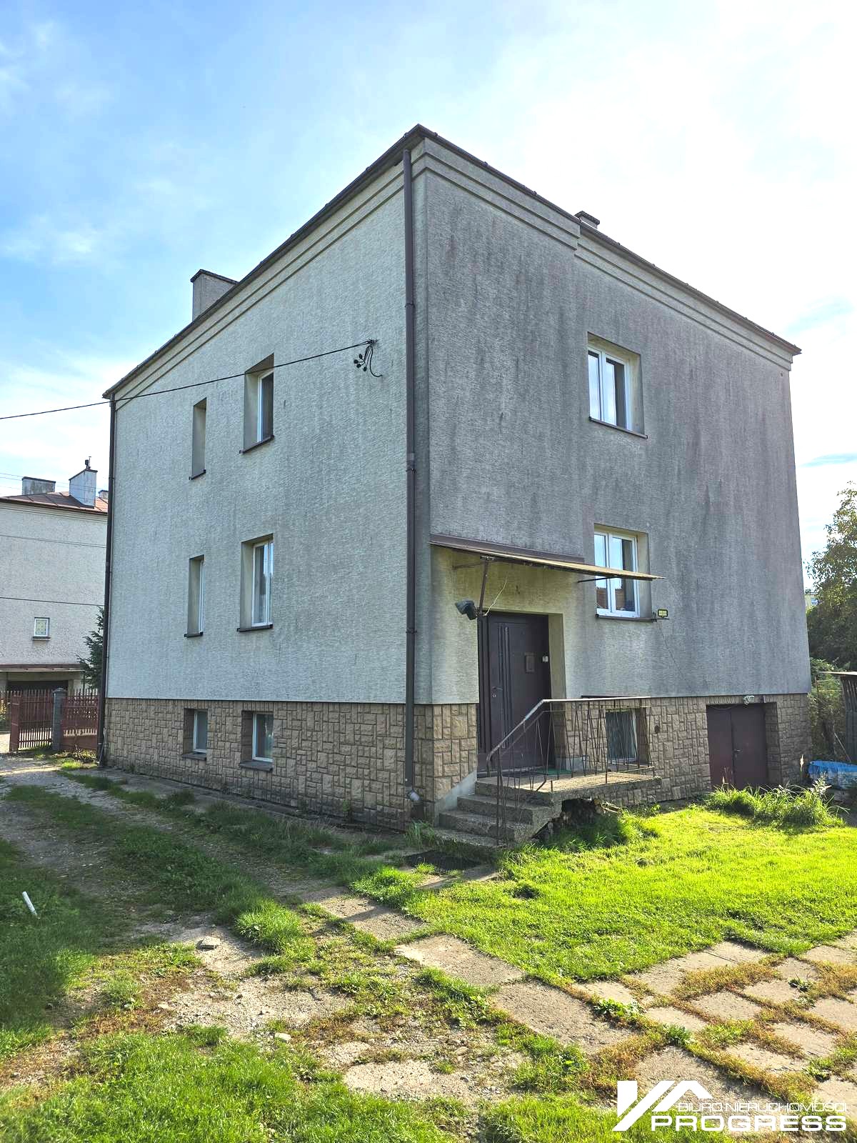 Mieszkanie 76m2, działka 4,79a – KROSNO /centrum/.