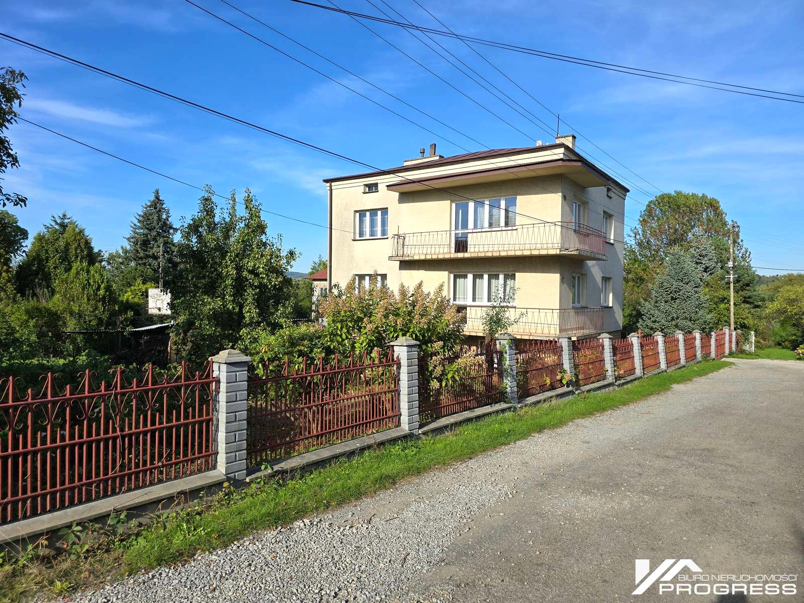 Mieszkanie 76m2, działka 4,79a – KROSNO /centrum/.