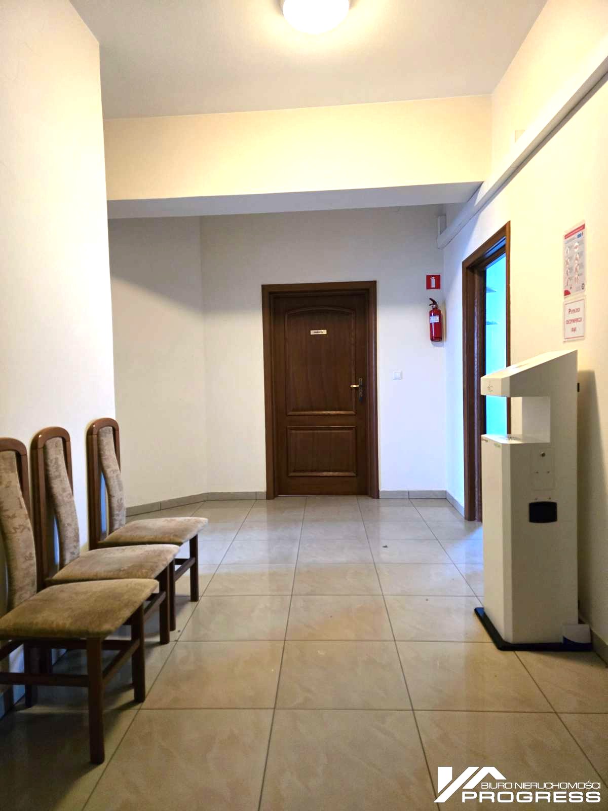 Budynek handlowo – biurowy 255m2, hala produkcyjno – magazynowa 476m2 do wynajęcia – KROSNO /ul. Składowa/