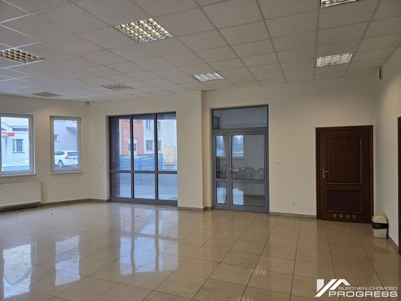 Budynek handlowo – biurowy 255m2, hala produkcyjno – magazynowa 476m2 do wynajęcia – KROSNO /ul. Składowa/