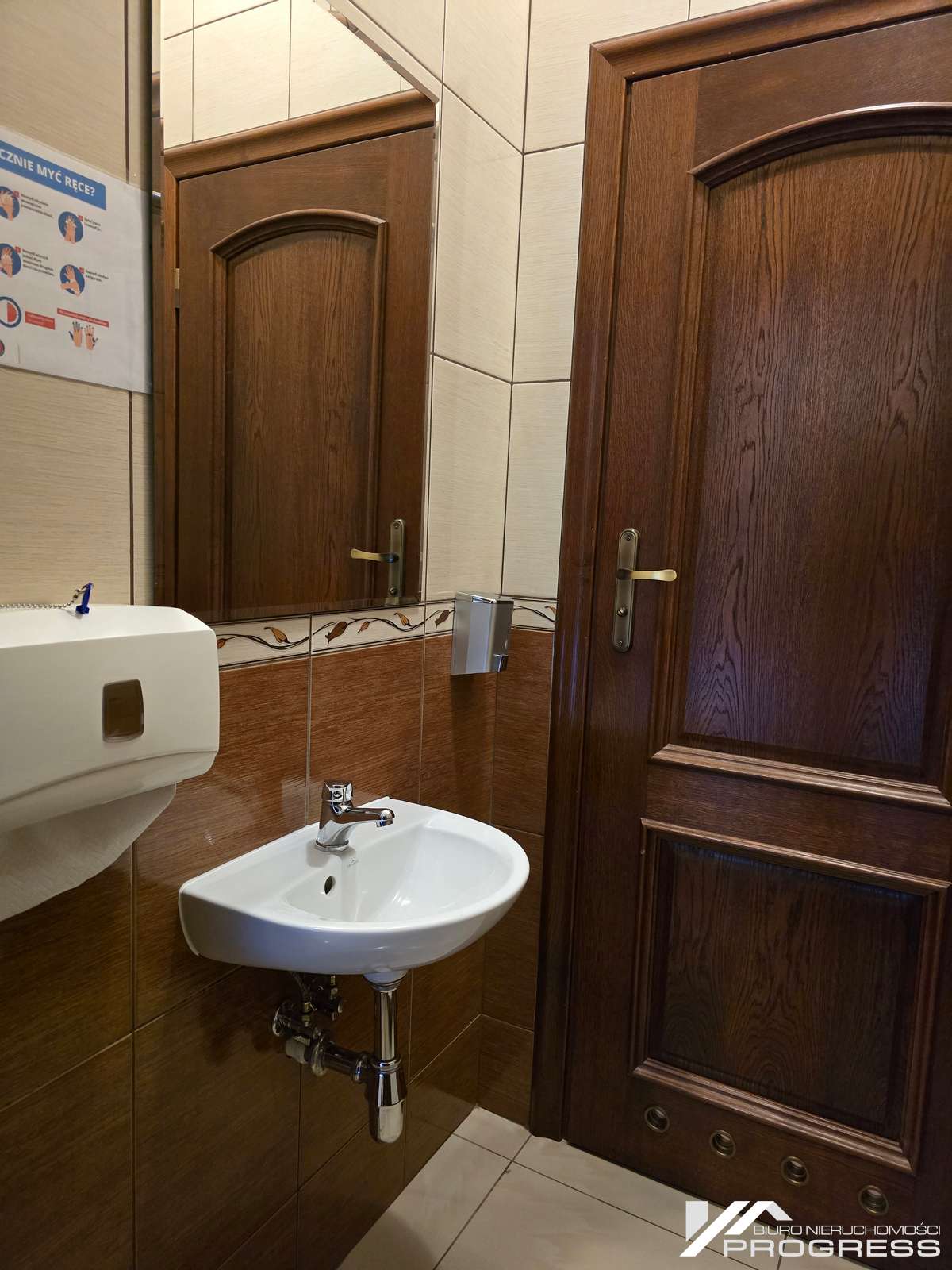 Budynek handlowo – biurowy 255m2, hala produkcyjno – magazynowa 476m2 do wynajęcia – KROSNO /ul. Składowa/