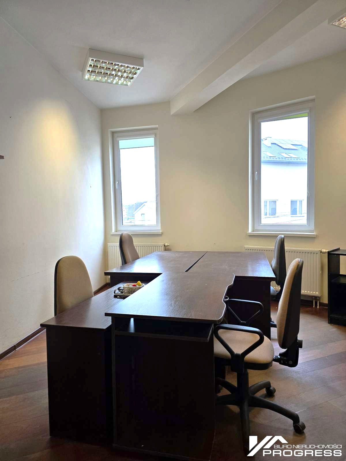 Budynek handlowo – biurowy 255m2, hala produkcyjno – magazynowa 476m2 do wynajęcia – KROSNO /ul. Składowa/