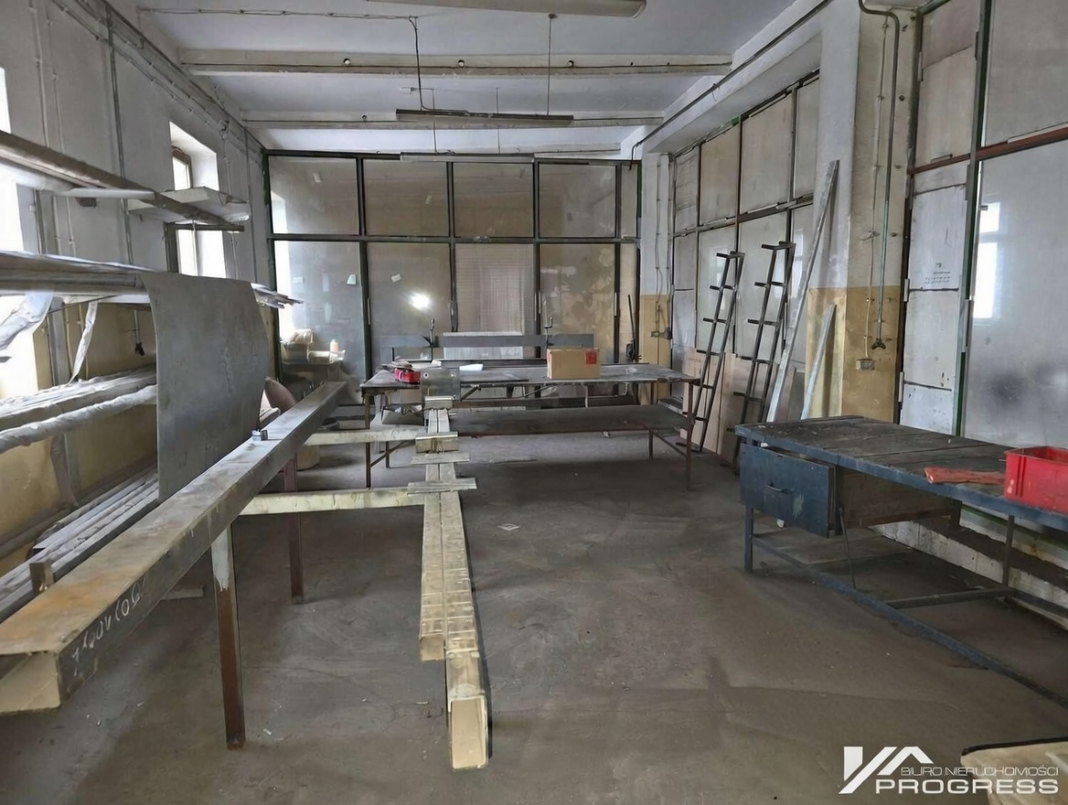 Budynek handlowo – biurowy 255m2, hala produkcyjno – magazynowa 476m2 do wynajęcia – KROSNO /ul. Składowa/