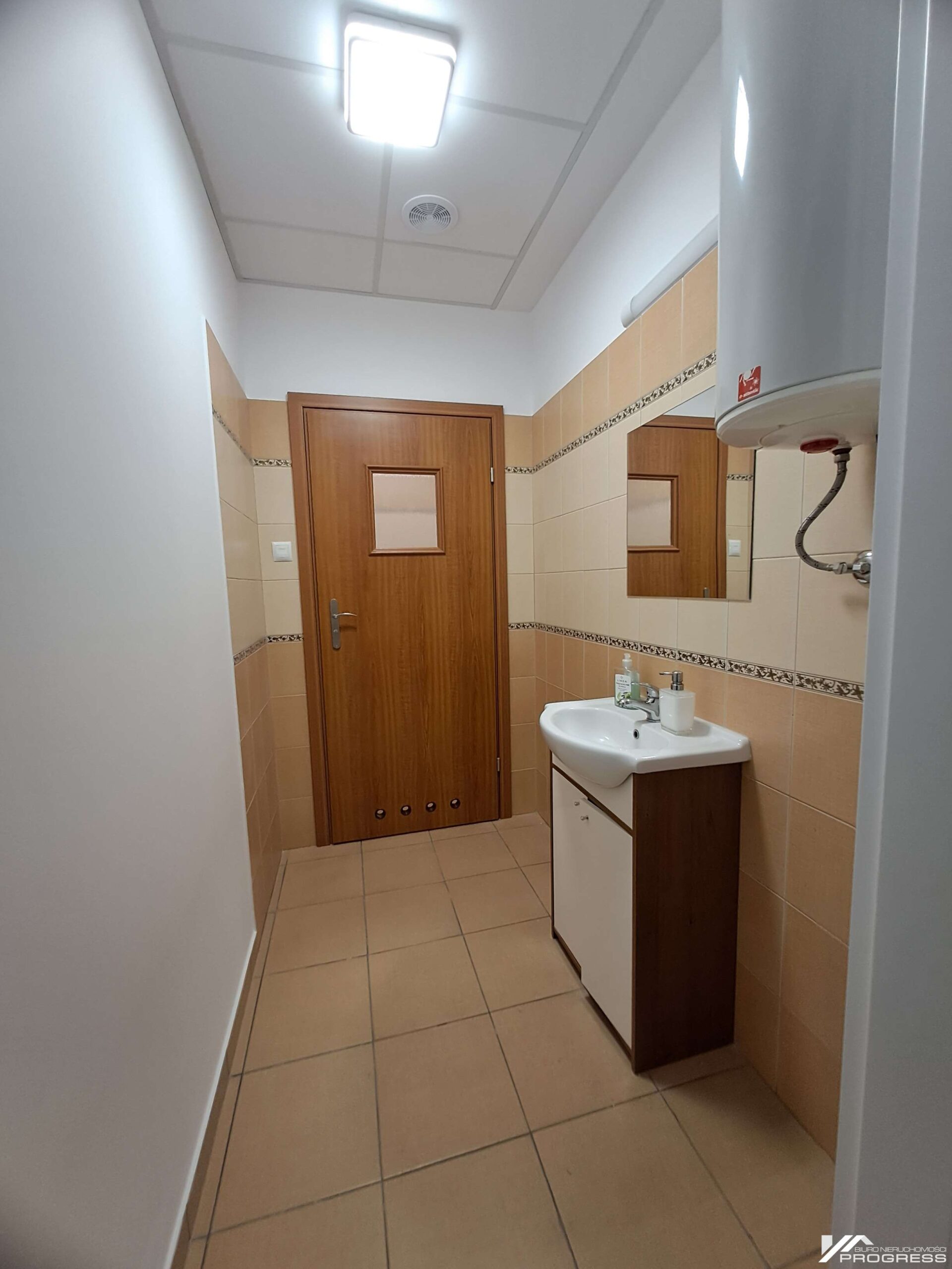 Nowoczesny lokal biurowy 23m2 do wynajęcia – KROSNO /centrum/.