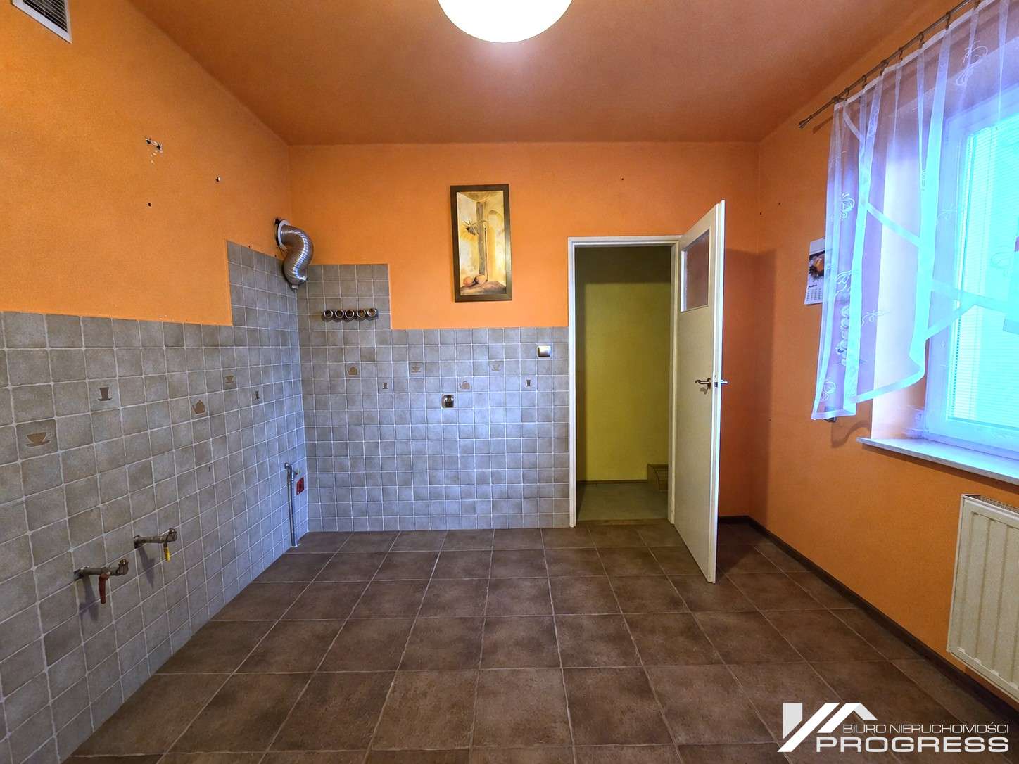 Dom z garażem w atrakcyjnej lokalizacji  – Krosno /Zawodzie/.