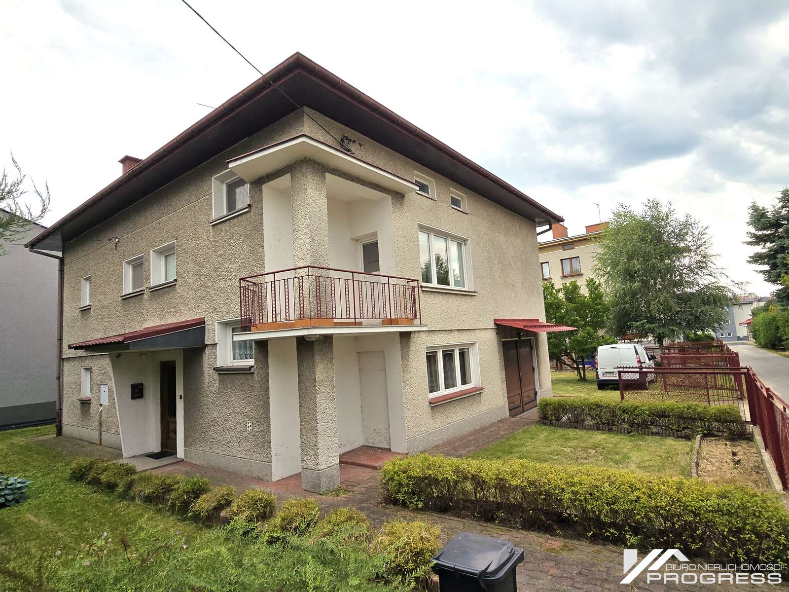 Dom z garażem w atrakcyjnej lokalizacji  – Krosno /Zawodzie/.