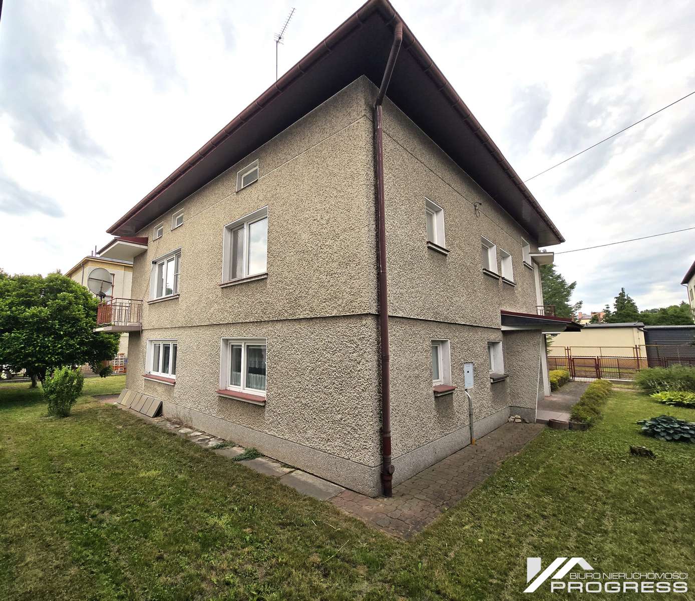 Dom z garażem w atrakcyjnej lokalizacji  – Krosno /Zawodzie/.