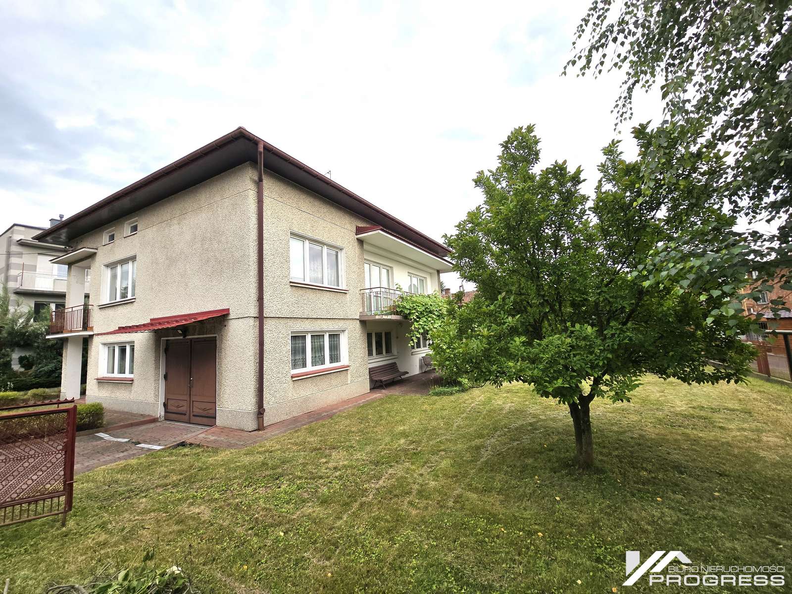 Dom z garażem w atrakcyjnej lokalizacji  – Krosno /Zawodzie/.