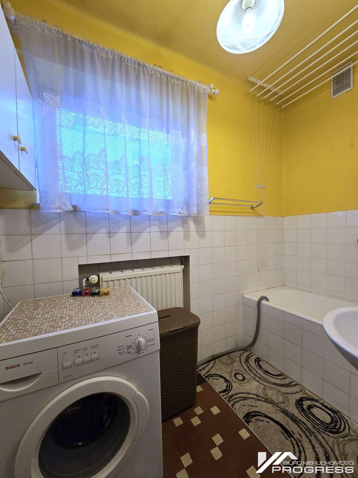Dom z garażem w atrakcyjnej lokalizacji  – Krosno /Zawodzie/.