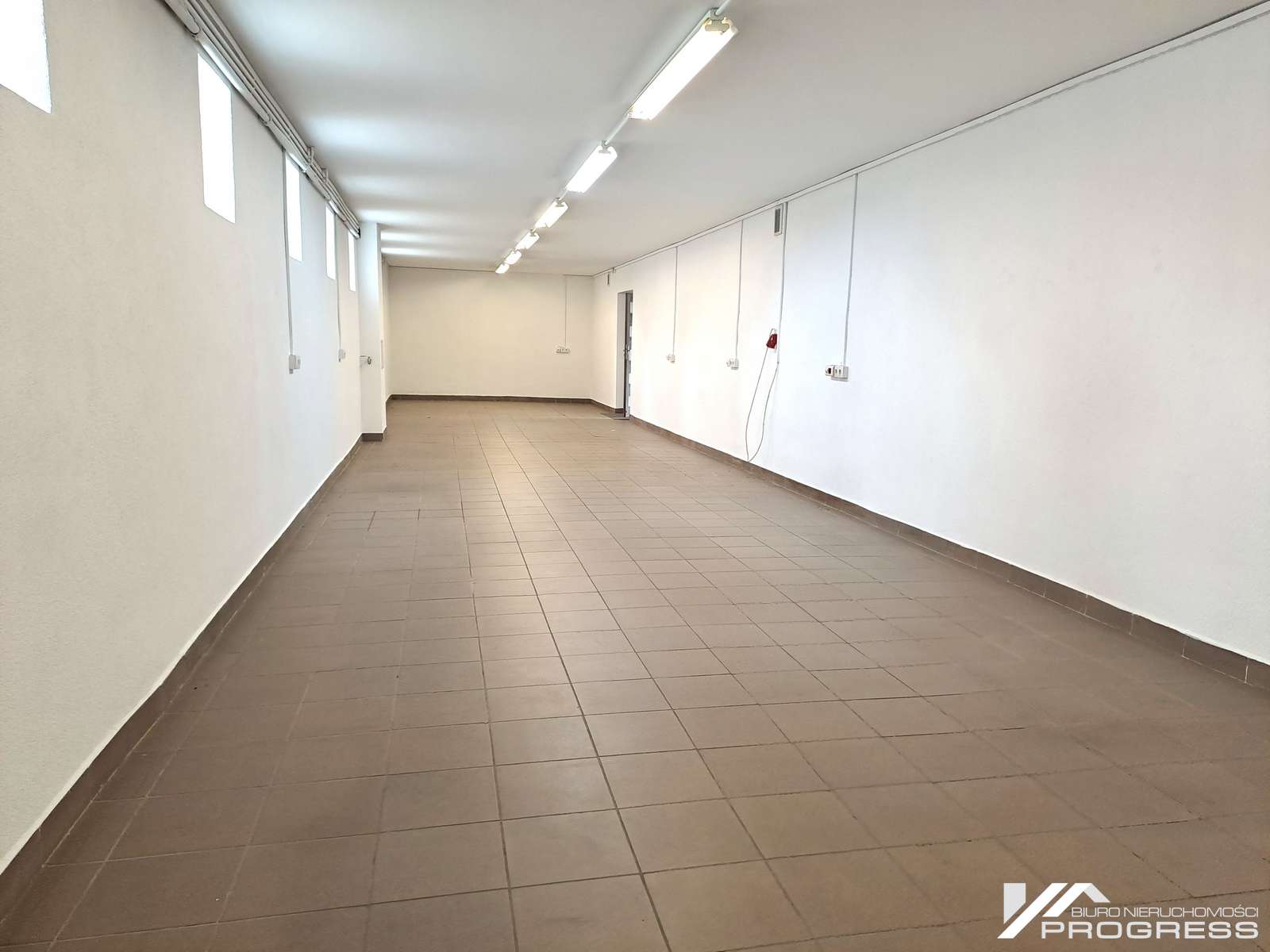 Do wynajęcia lokal handlowo – usługowy 200m2 – KROSNO /ul. Tysiąclecia/.