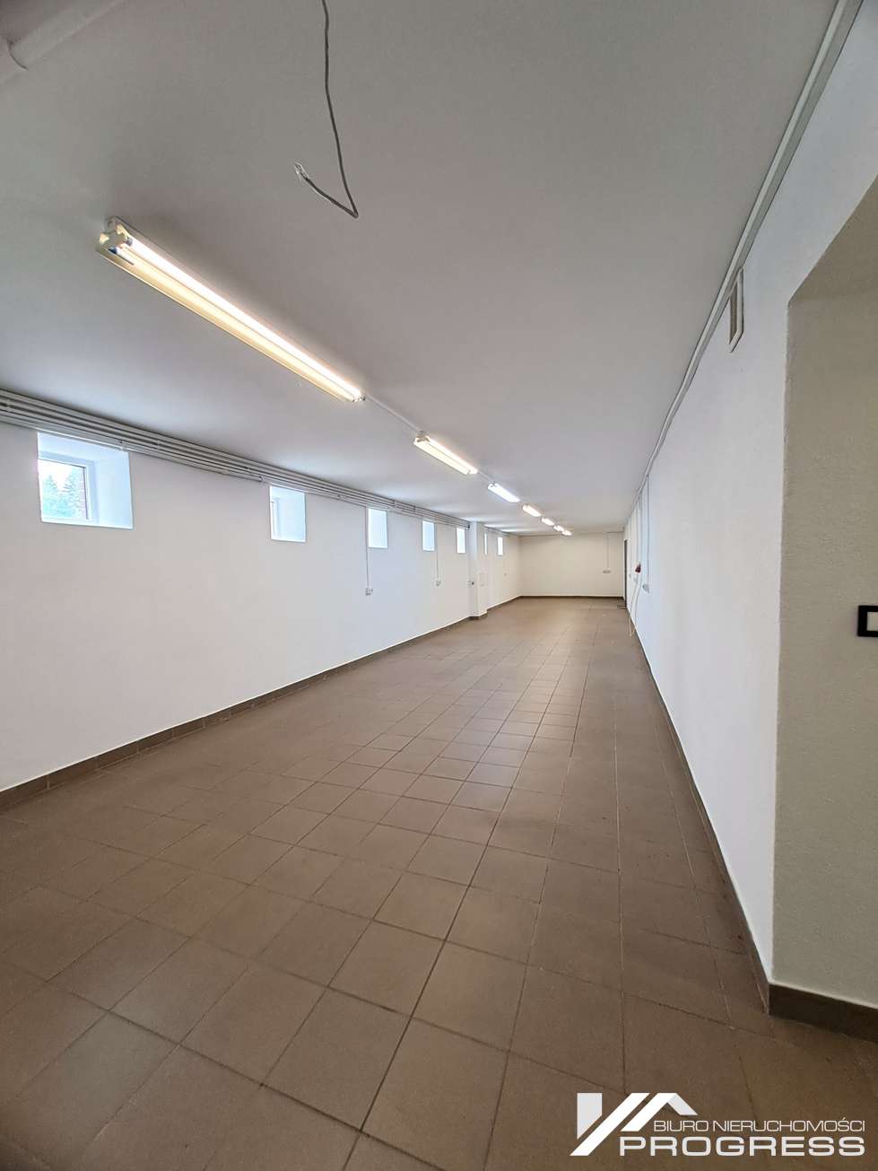 Do wynajęcia lokal handlowo – usługowy 200m2 – KROSNO /ul. Tysiąclecia/.