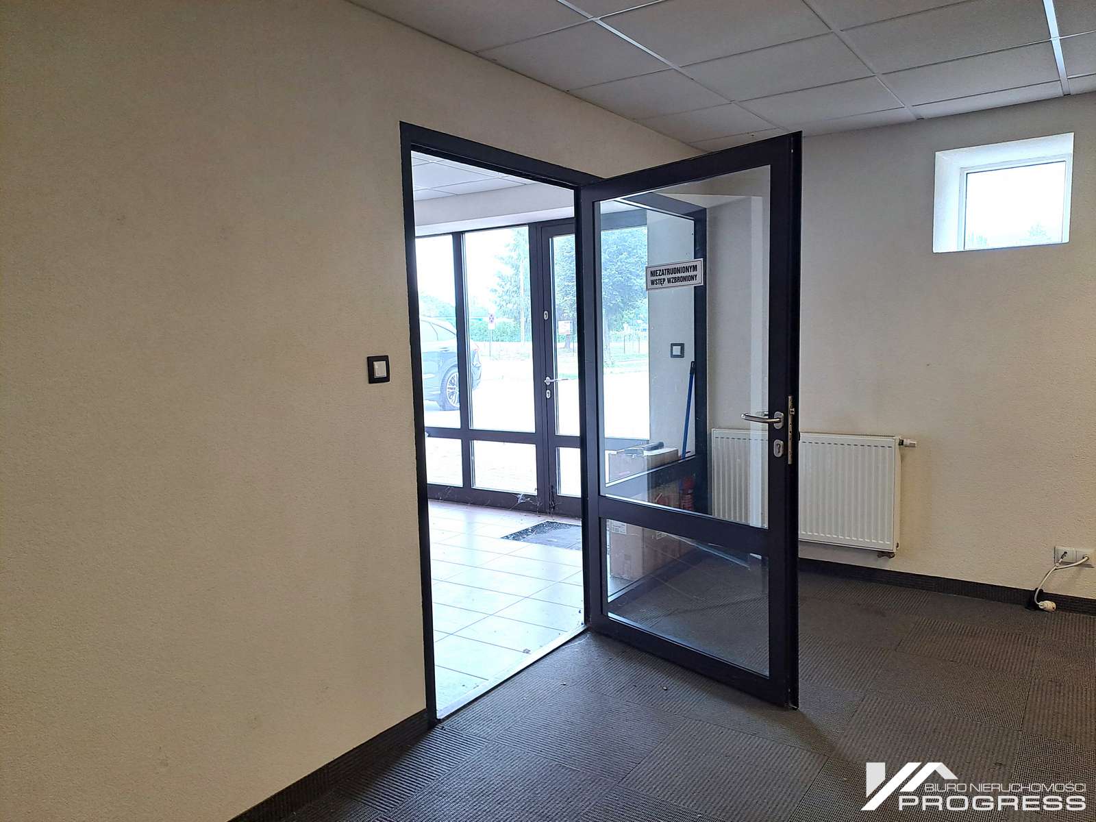 Do wynajęcia lokal handlowo – usługowy 200m2 – KROSNO /ul. Tysiąclecia/.
