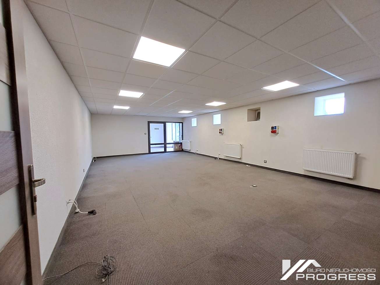 Do wynajęcia lokal handlowo – usługowy 200m2 – KROSNO /ul. Tysiąclecia/.