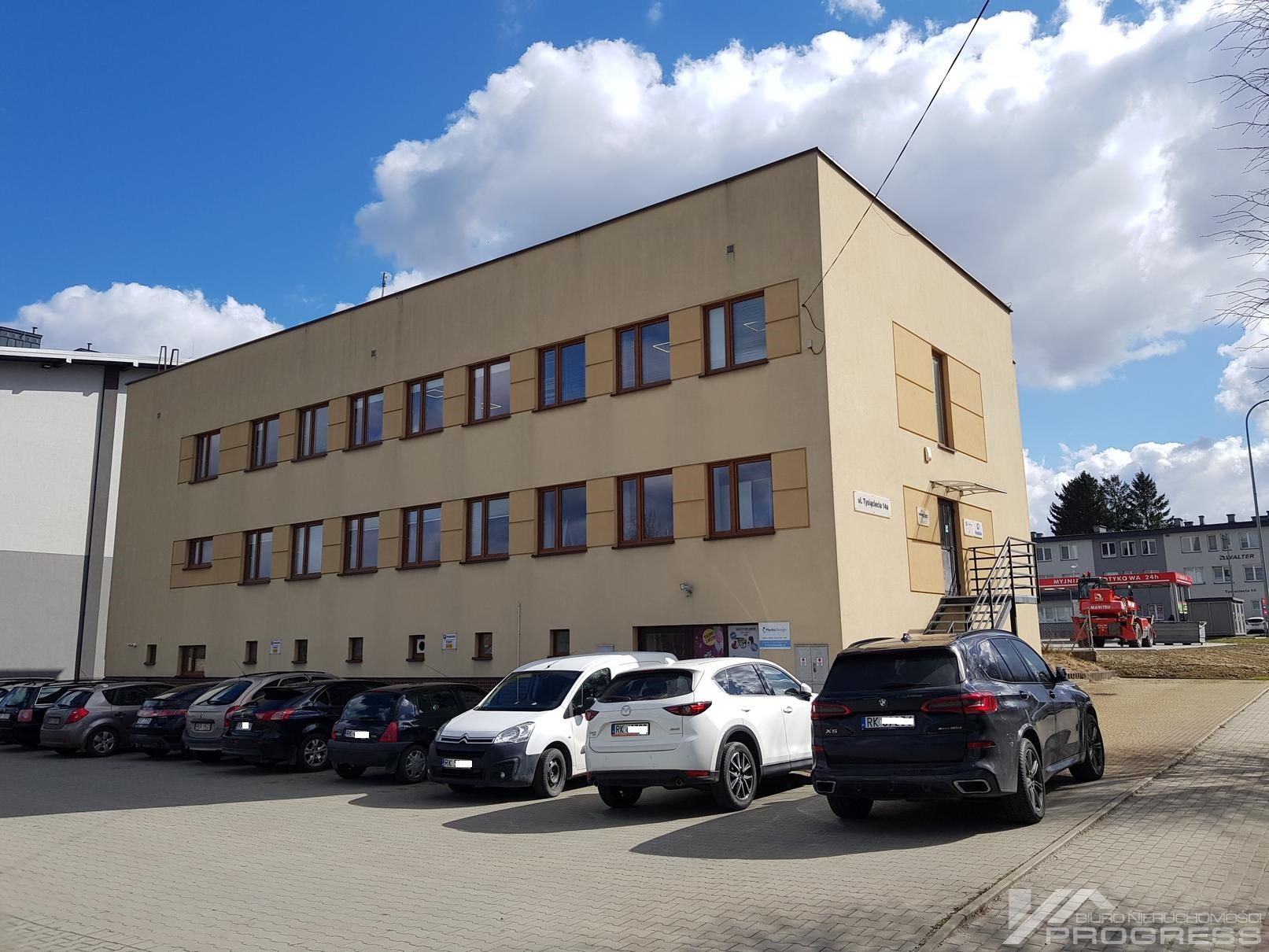 Do wynajęcia lokal handlowo – usługowy 200m2 – KROSNO /ul. Tysiąclecia/.
