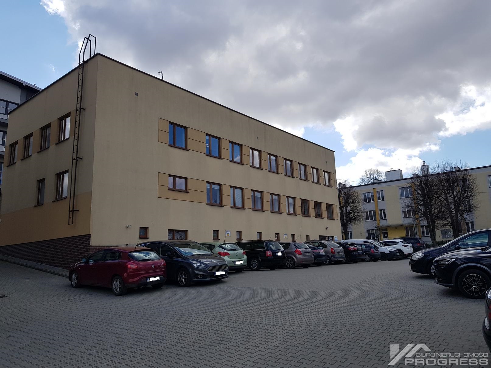 Do wynajęcia lokal handlowo – usługowy 200m2 – KROSNO /ul. Tysiąclecia/.